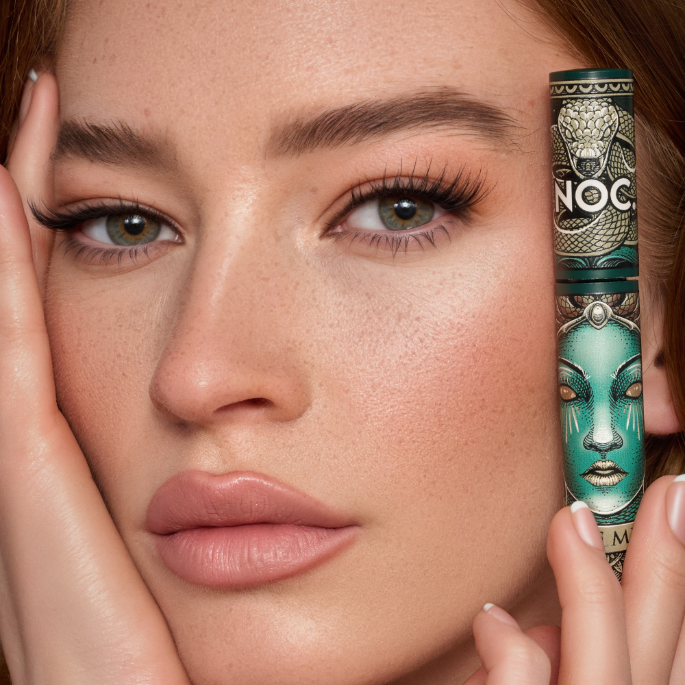 Feel like Medusa wasserfeste Volumen Mascara von NOC Cosmetics für dramatische Wimpern