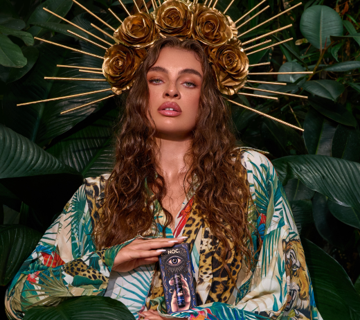 Nahaufnahme gepflegter langer Wimpern – Wimpern Mythen und Fakten zur Wimpernpflege