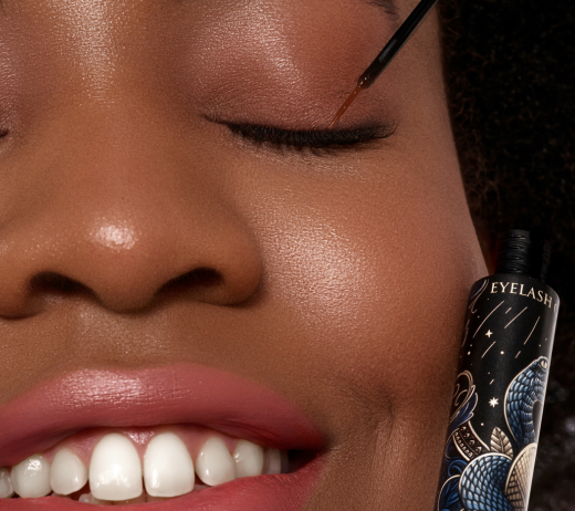 Wimpernextensions Alternative von NOC. Cosmetics – natürliche Wimpernpflege mit Serum, Zange und Mascara